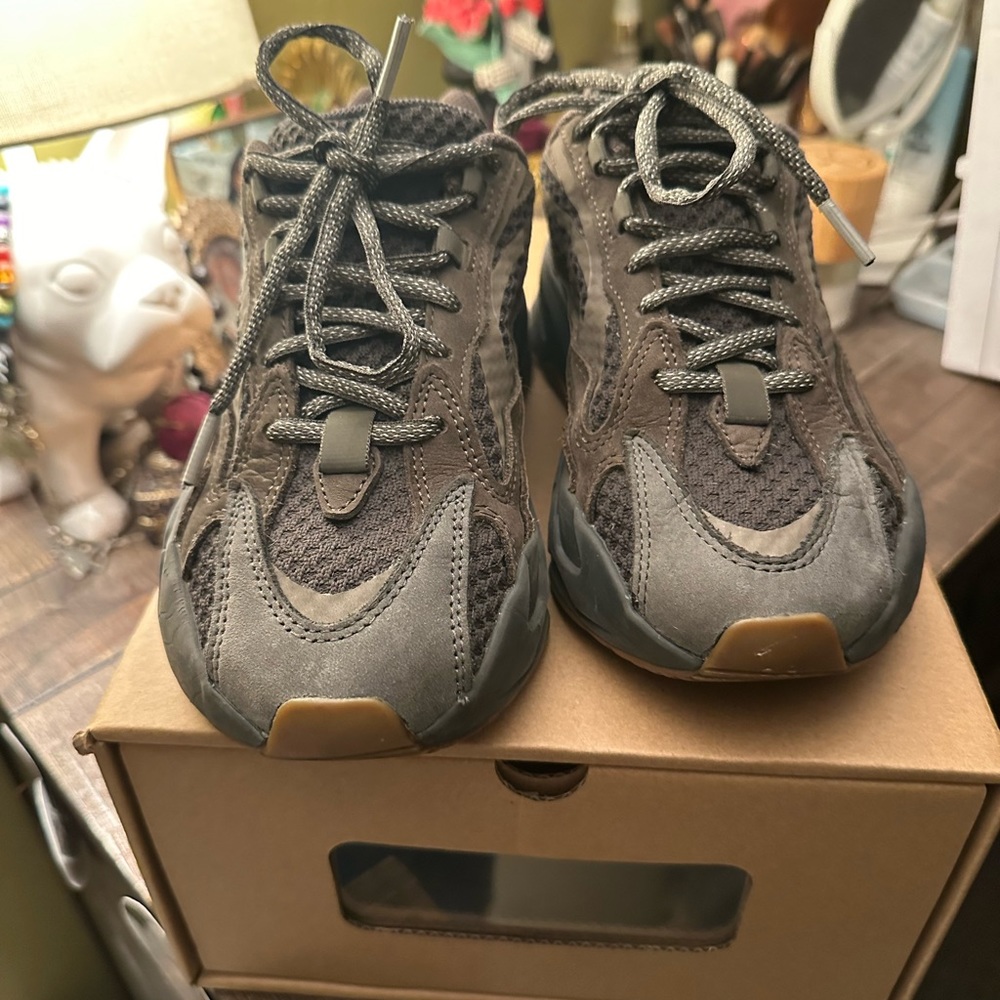 YEEZY V2 ~ GEODE